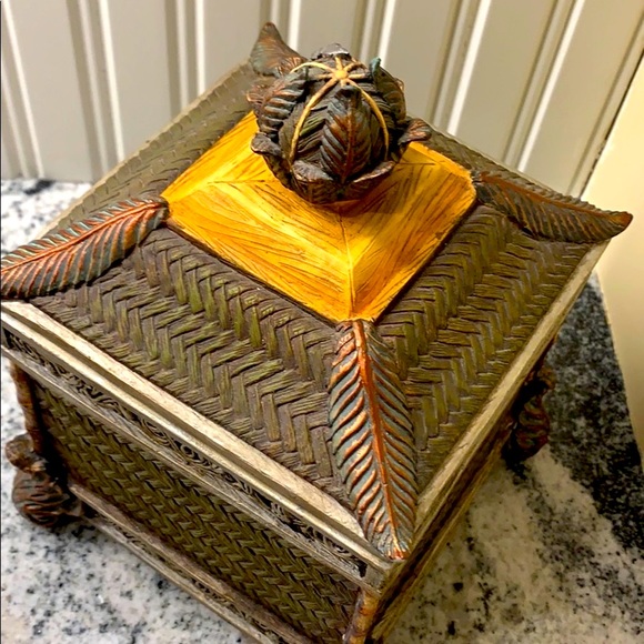 Exquisite Ceramic Decorative Box🧚🏽‍♀️ - Picture 3 of 7